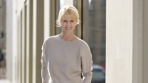 Foto zum Thema "Was bedeutet agiles Arbeiten": Zu sehen ist ein Porträtfoto von Kerstin Sarah von Appen, Unternehmensberaterin in Berlin.