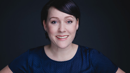 Foto zum Thema "Mitglied im Personalrat werden": Zu sehen ist Susann, die sich als Personalrätin engagiert, und im Jobkompass ihre Motivation schildert.