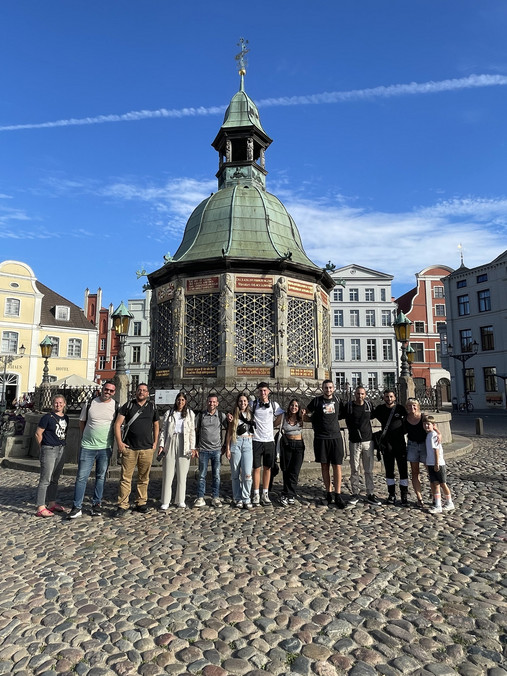 Das Foto zeigt die Gruppe aus Israel mit Mitgliedern der dbb jugend.