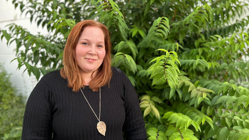 Foto zum Thema Ausbildung zur Verwaltungsfachangestellten: Zu sehen ist Kristin, die die Ausbildung absolviert hat.